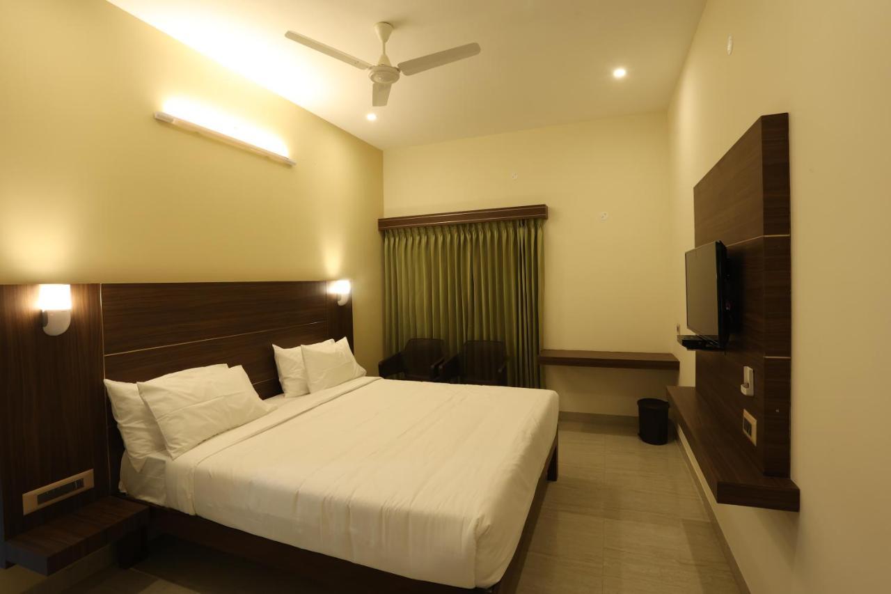 Minas Manor Otel Tiruchirappalli Dış mekan fotoğraf